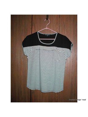 Studio Y Women's Black & White Striped Short Sleeve Top